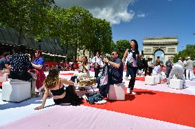 Grand picnic on the Champs-Elysees in Paris FA