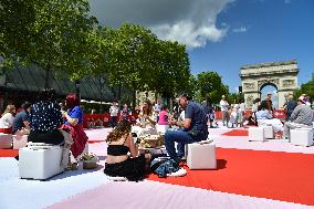 Grand picnic on the Champs-Elysees in Paris FA