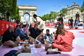 Grand picnic on the Champs-Elysees in Paris FA