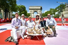 Grand picnic on the Champs-Elysees in Paris FA