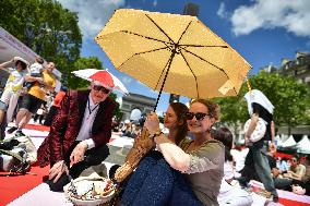 Grand picnic on the Champs-Elysees in Paris FA