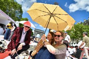 Grand picnic on the Champs-Elysees in Paris FA