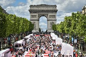 Grand picnic on the Champs-Elysees in Paris FA