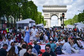 Grand picnic on the Champs-Elysees in Paris FA