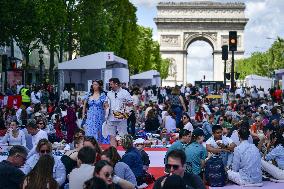 Grand picnic on the Champs-Elysees in Paris FA