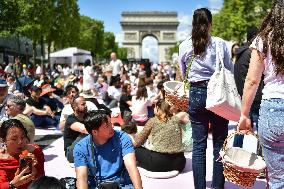 Grand picnic on the Champs-Elysees in Paris FA