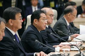 Trilateral summit in Seoul