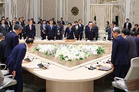 Trilateral summit in Seoul