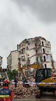 (Photo Flash) CHINA-ANHUI-TONGLING-RESIDENTIAL BUILDING-COLLAPSE (CN)