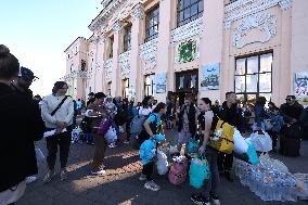 Evacuees from Kharkiv region depart on vacation