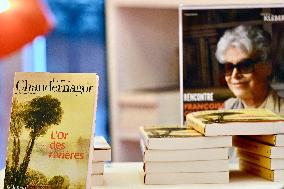 Francoise Chandernagor Signs Her Book - Strasbourg