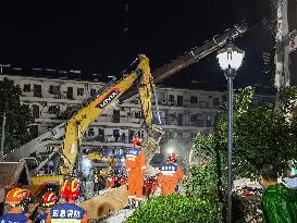 (SpotNews)CHINA-ANHUI-TONGLING-RESIDENTIAL BUILDING-COLLAPSE-RESCUE (CN)