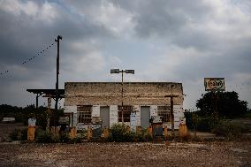 Abandoned Gas Station In Texas