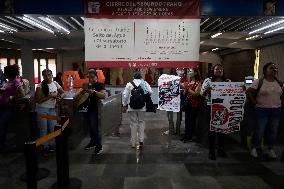 Teachers Of The National Coordination Of Education Workers Free Turnstiles Of The Mexico City Underground