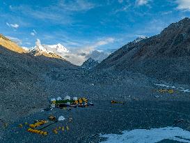 (SP)CHINA-XIZANG-LHASA-MT. QOMOLANGMA-CLIMBERS (CN)