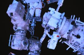 (EyesOnSci)CHINA-SHENZHOU-18-CREW-FIRST SPACEWALK-COMPLETION (CN)