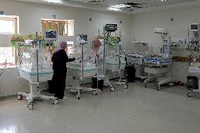 MIDEAST-GAZA-HOSPITAL-BABY