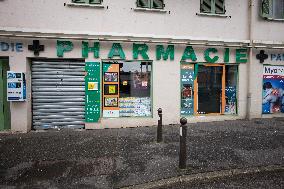 Pharmacists Strike Over Pay And Drug Shortages - Paris