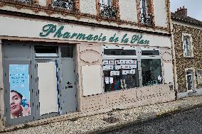 Pharmacists Strike Over Pay And Drug Shortages - Essonne