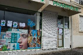 Pharmacists Strike Over Pay And Drug Shortages - Essonne
