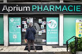 Pharmacies hold a strike in Paris FA