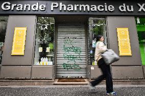 Pharmacies hold a strike in Paris FA