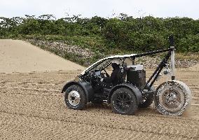 Lunar rover tire test on Tottori Sand Dunes