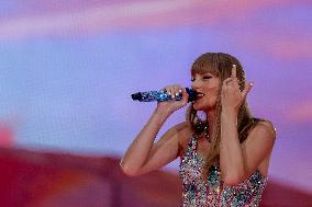 Taylor Swift Performs - Madrid