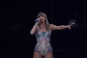 Taylor Swift Performs - Madrid