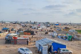 Palestinians Flee Rafah - Gaza