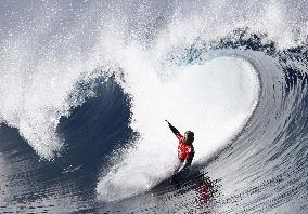 Surfing: Tahiti Pro