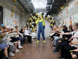 Celebrating end of academic year at Kharkiv metro school