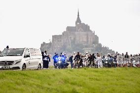 Olympic Flamme at Mont Saint Michel - France