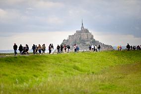 Olympic Flamme at Mont Saint Michel - France