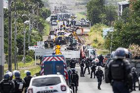 Police Forces Removing Blockage On Rue Iekawe In Noumea