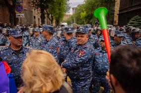 Clashes Erupt Between Police And Protesters - Yerevan