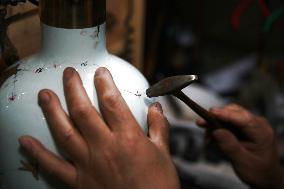MasterOfCrafts | Porcelain mending inheritor in east China's Shandong Province