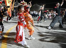 ChineseToday | 5-year-old girl practices Yingge dance in S China's Guangdong
