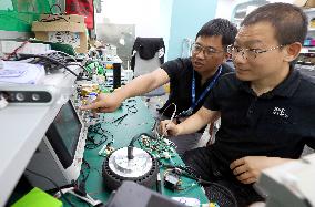 ChineseToday | Developer in Shanghai dedicated to career in robotics