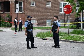 40-year-old Male Shot And In Critical Condition In Shooting In Chicago Illinois
