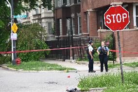 40-year-old Male Shot And In Critical Condition In Shooting In Chicago Illinois