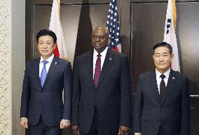 Japan-U.S.-S. Korea defense talks in Singapore