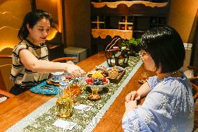 ChineseToday | Tea mixologist brings Huangshan tea culture in vogue