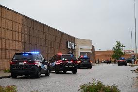 Heavy Police Presence At Chicago Ridge Mall Amidst Unconfirmed Reports Of A Shooting