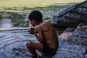 Hot Weather In Kashmir