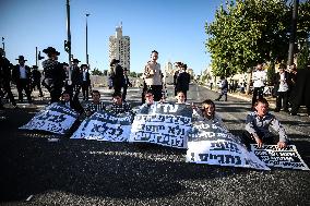 Ultra-Orthodox Protesters Block Road in Jerusalem Amid Military Conscription Debate