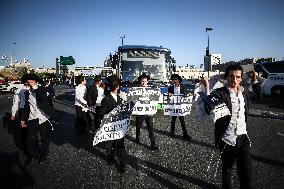 Ultra-Orthodox Protesters Block Road in Jerusalem Amid Military Conscription Debate