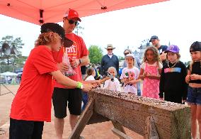 CANADA-BROOKLIN-NAIL DRIVING & LOG SAW COMPETITION