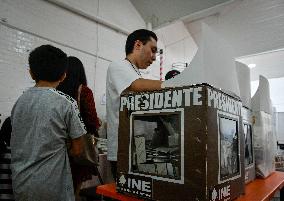 Mexican Voters At General Election