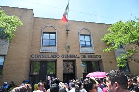 Thousands Of Mexicans Voting In Historic Presidential Election At The Mexican Consulate, Consulado General De Mexico En Chicago